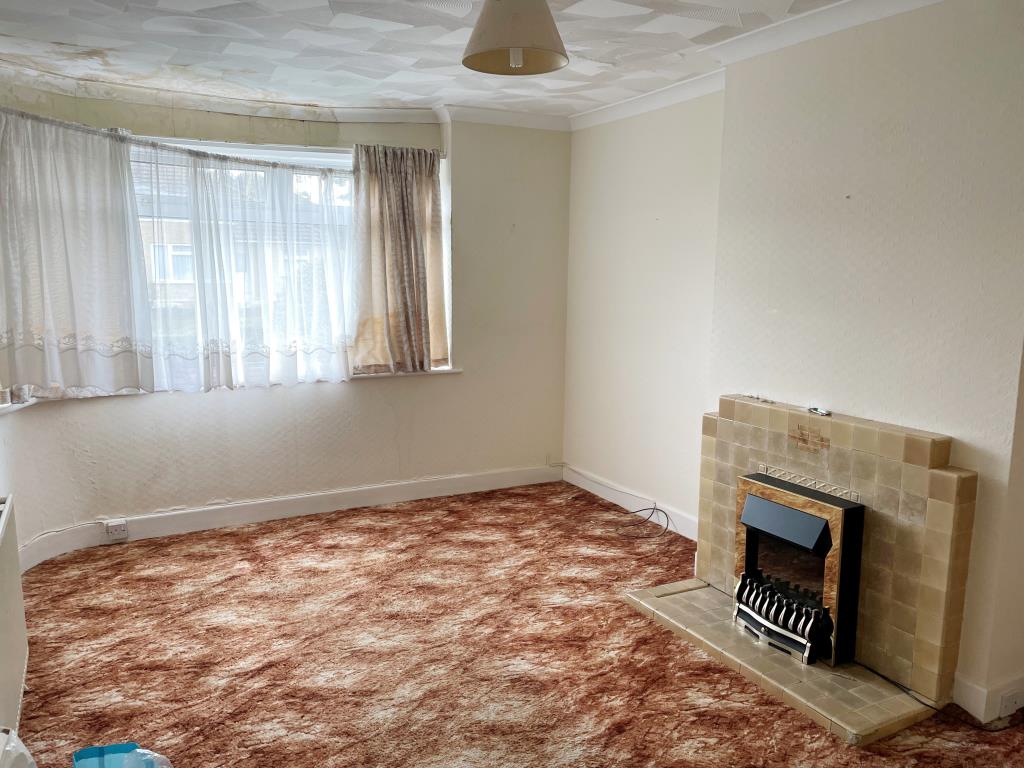 Lot: 97 - SEMI-DETACHED BUNGALOW FOR UPDATING -